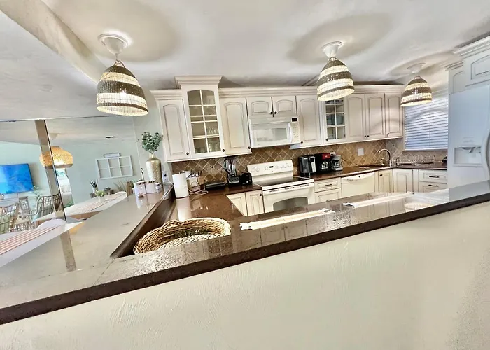 Beach Oasis 704 Lovely Daytona Ocean Front For 5 Sleeps Up To 12
